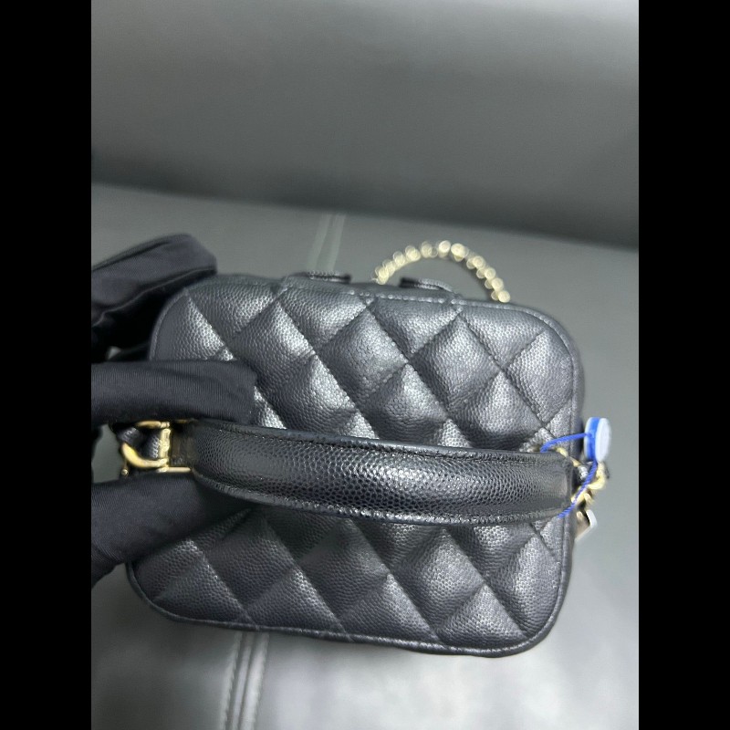 Chanel vanity case
黑金牛皮荔枝纹 化妝包-12