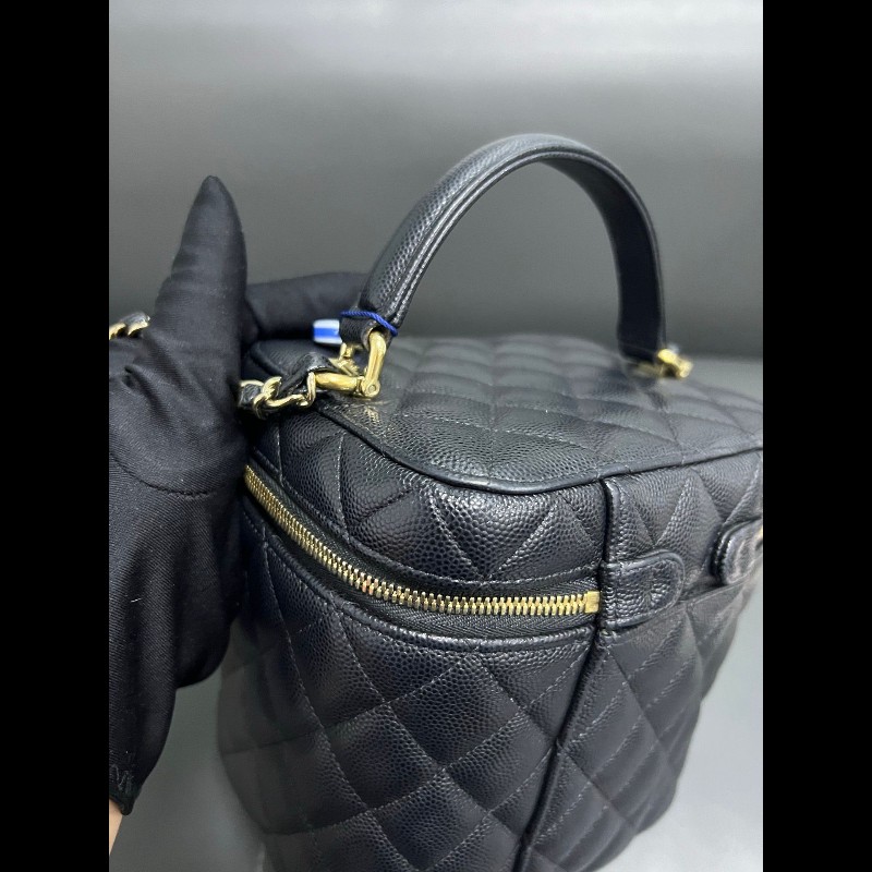Chanel vanity case
黑金牛皮荔枝纹 化妝包-15