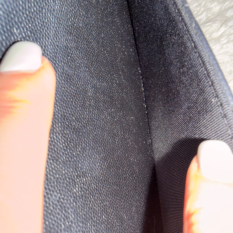 99新✨好用又好看的首選CHANEL WOC與一般黑銀有點不同 微微帶亮粉的黑色牛皮 荔枝皮 荔紋 黑銀香奈兒 翻蓋斜背包 錢包-10