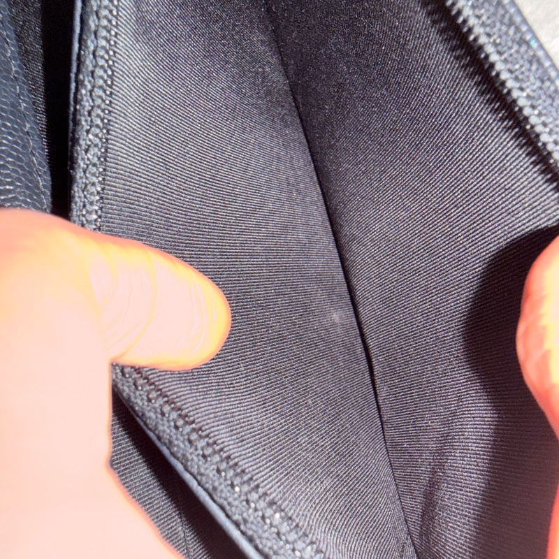 99新✨好用又好看的首選CHANEL WOC與一般黑銀有點不同 微微帶亮粉的黑色牛皮 荔枝皮 荔紋 黑銀香奈兒 翻蓋斜背包 錢包-12