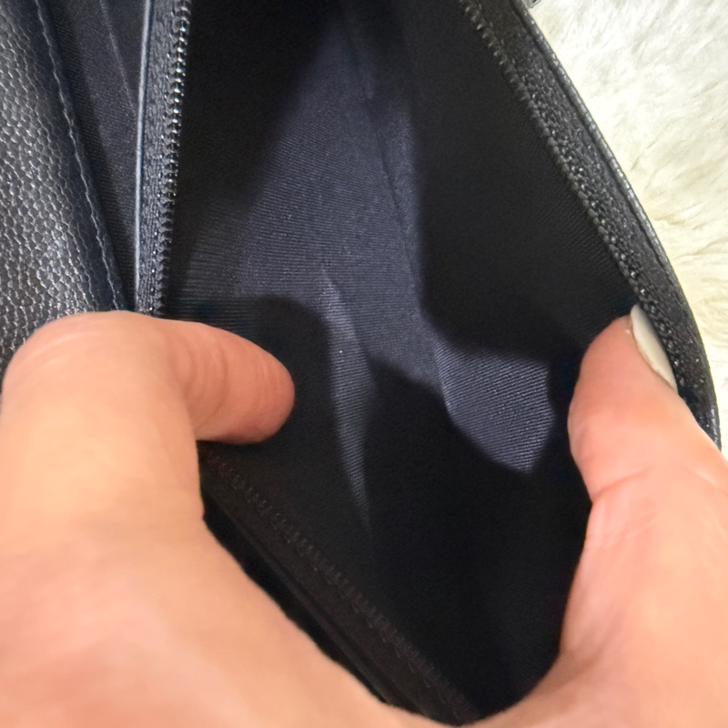 99新✨好用又好看的首選CHANEL WOC與一般黑銀有點不同 微微帶亮粉的黑色牛皮 荔枝皮 荔紋 黑銀香奈兒 翻蓋斜背包 錢包-13