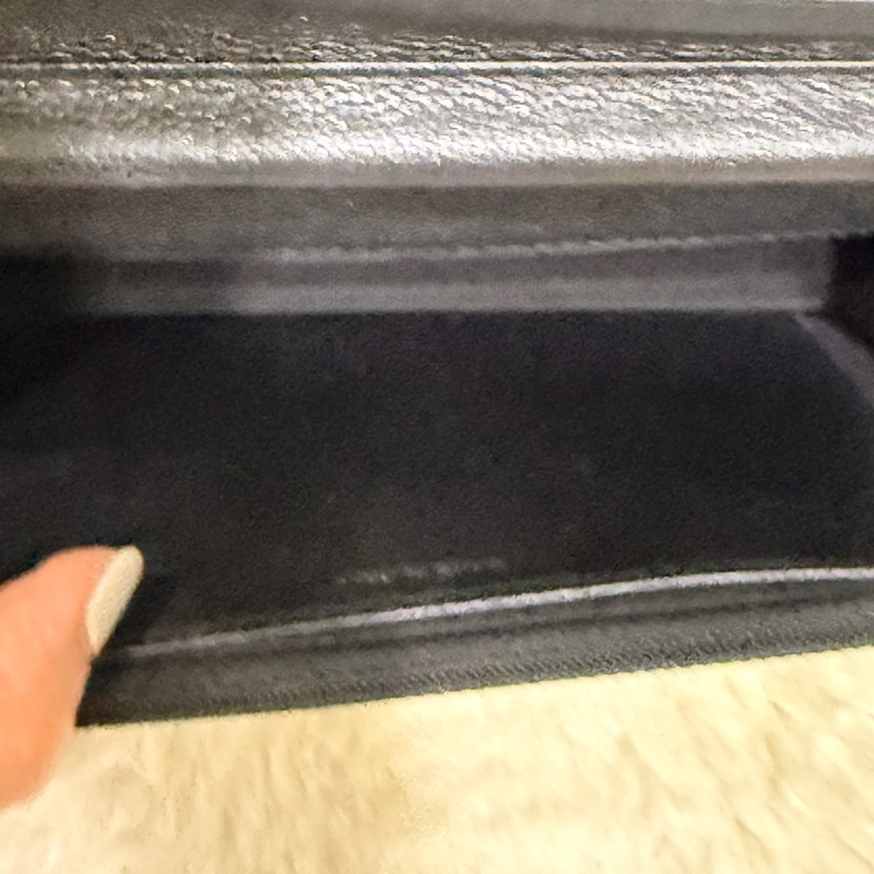 99新✨好用又好看的首選CHANEL WOC與一般黑銀有點不同 微微帶亮粉的黑色牛皮 荔枝皮 荔紋 黑銀香奈兒 翻蓋斜背包 錢包-15