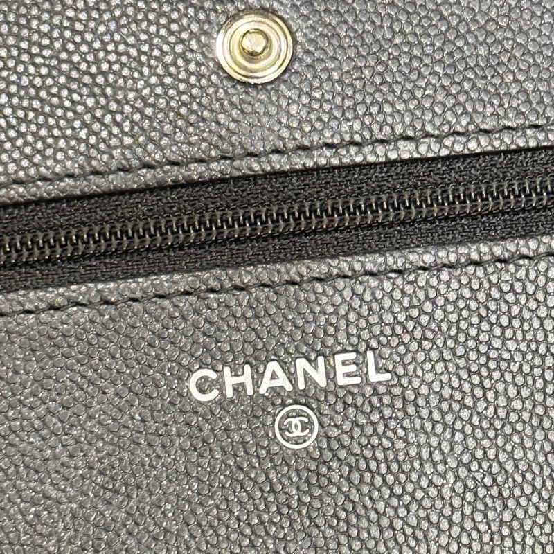 99新✨好用又好看的首選CHANEL WOC與一般黑銀有點不同 微微帶亮粉的黑色牛皮 荔枝皮 荔紋 黑銀香奈兒 翻蓋斜背包 錢包-17