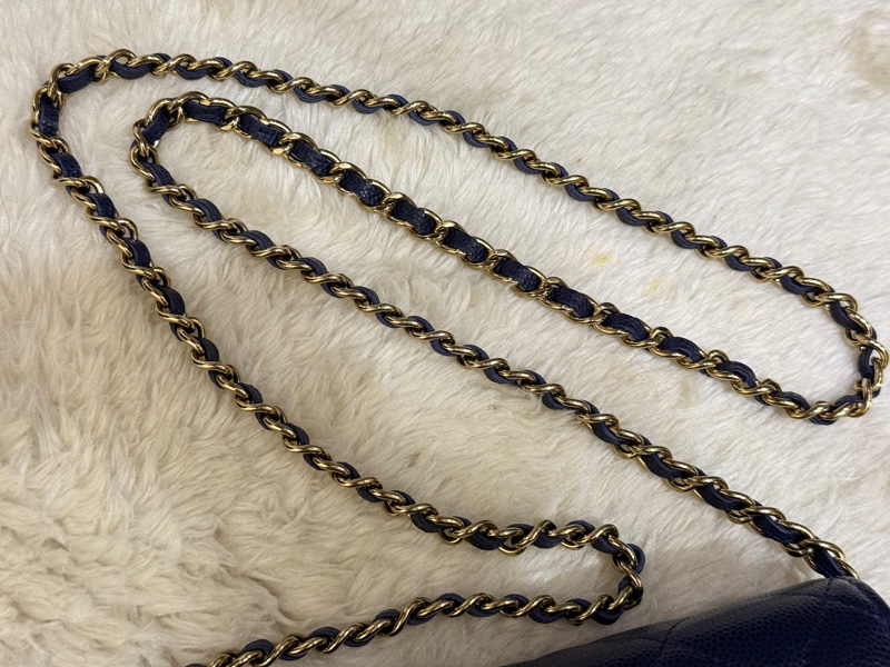 99新✨有點捨不得賣的CHANEL WOC深藍牛皮 荔枝皮 荔紋 香奈兒 翻蓋斜背包 錢包 雙C鑽釦-20