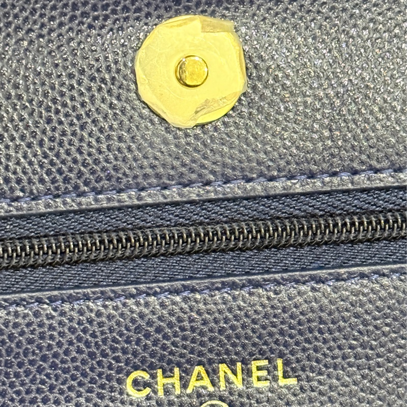 99新✨有點捨不得賣的CHANEL WOC深藍牛皮 荔枝皮 荔紋 香奈兒 翻蓋斜背包 錢包 雙C鑽釦-21