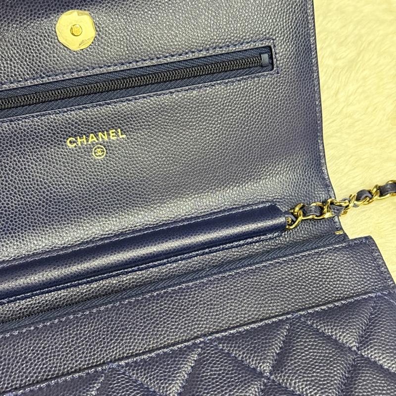 99新✨有點捨不得賣的CHANEL WOC深藍牛皮 荔枝皮 荔紋 香奈兒 翻蓋斜背包 錢包 雙C鑽釦-24