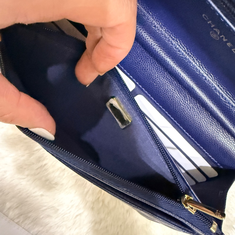 99新✨有點捨不得賣的CHANEL WOC深藍牛皮 荔枝皮 荔紋 香奈兒 翻蓋斜背包 錢包 雙C鑽釦-29