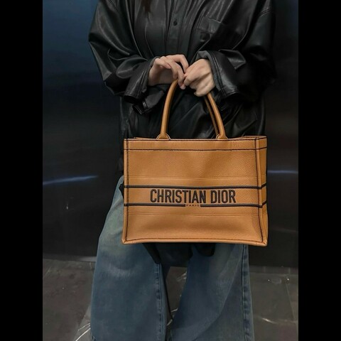 Dior 干邑色全皮款Book Tote托特包 中號