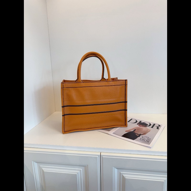 Dior 干邑色全皮款Book Tote托特包 中號-3