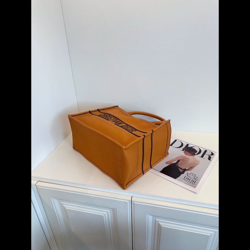Dior 干邑色全皮款Book Tote托特包 中號-5