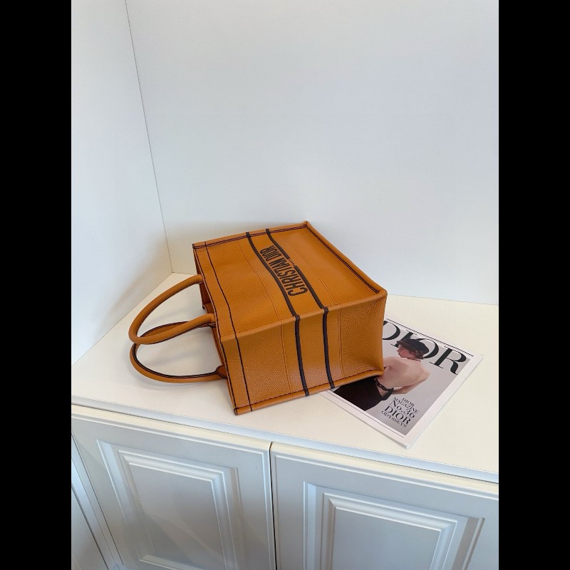 Dior 干邑色全皮款Book Tote托特包 中號-6