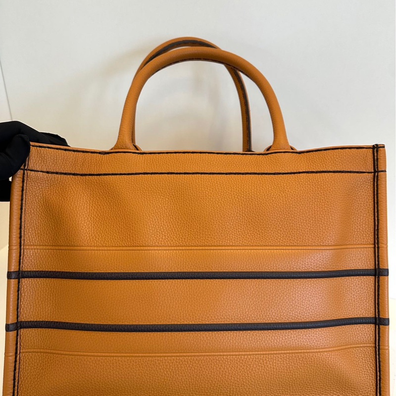 Dior 干邑色全皮款Book Tote托特包 中號-11