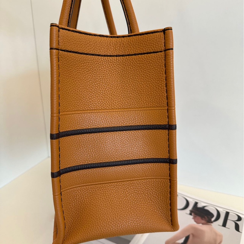 Dior 干邑色全皮款Book Tote托特包 中號-12