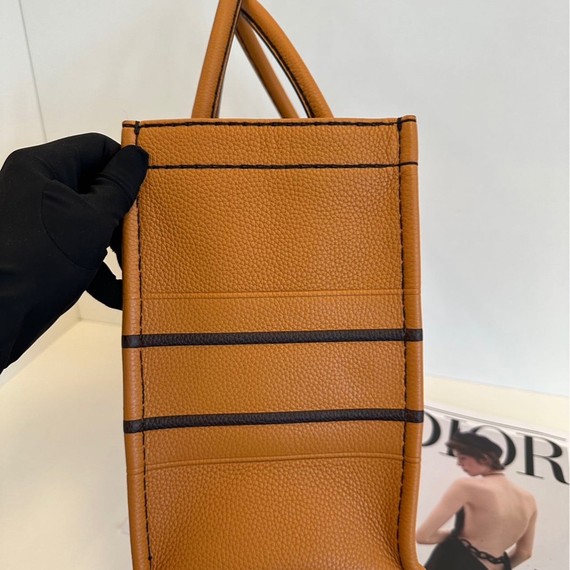 Dior 干邑色全皮款Book Tote托特包 中號-13