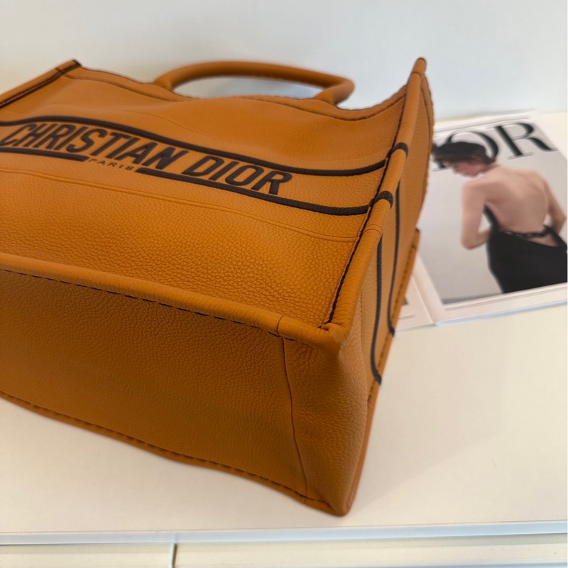 Dior 干邑色全皮款Book Tote托特包 中號-17