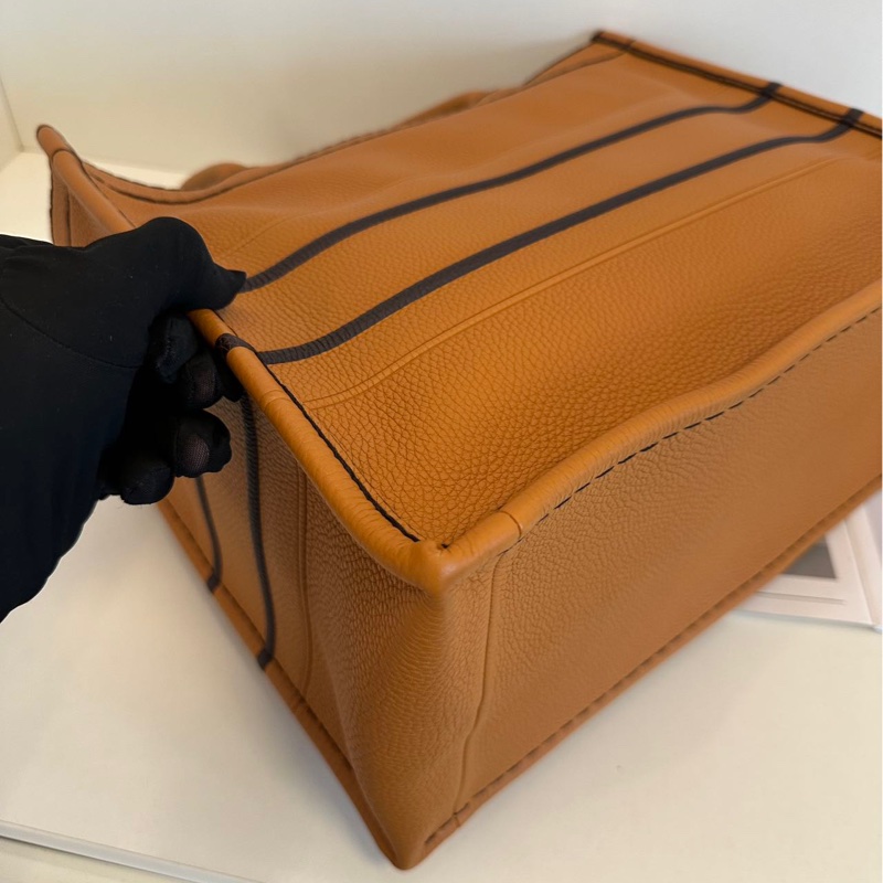 Dior 干邑色全皮款Book Tote托特包 中號-18