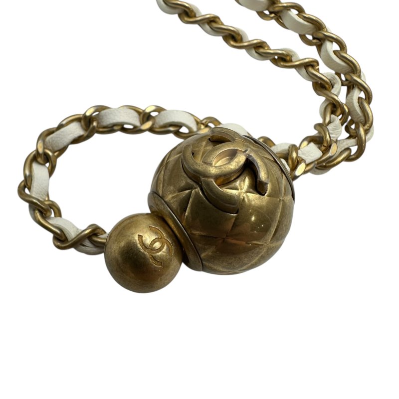 【美收精品】CHANEL 長鍊白色金球小包 C-44-10