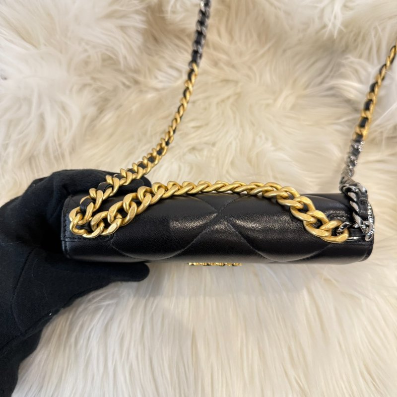 香奈兒 19  Mini Woc 黑金扣-1