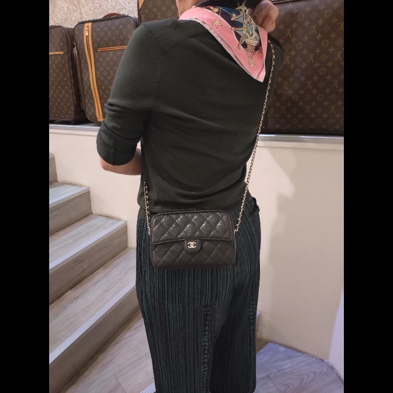 Chanel 金鍊黒荔枝皮小相機斜背包-2