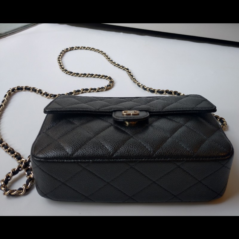 Chanel 金鍊黒荔枝皮小相機斜背包-11