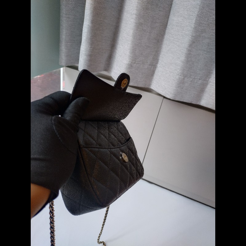 Chanel 金鍊黒荔枝皮小相機斜背包-13