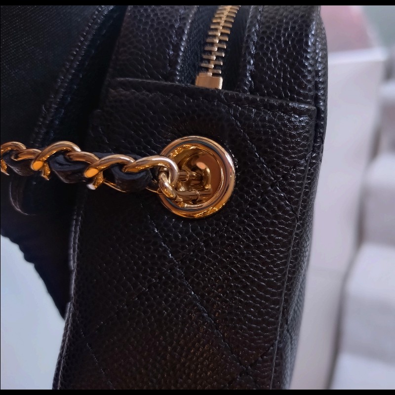 Chanel 金鍊黒荔枝皮小相機斜背包-16