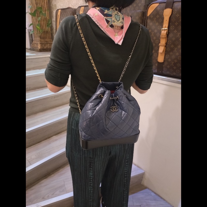 Chanel 深藍拼黑皮革小號流浪後背包 Gabrielle-6