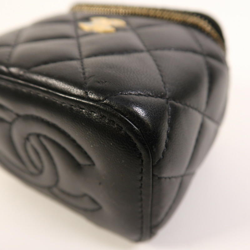 CHANEL 羊皮皮革Mini Vanity金扣鏈帶肩背袋-9
