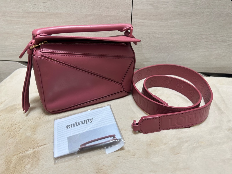 #近新 LOEWE 羅威 mini Puzzle 緞面小牛皮mini 肩背手提包(玫粉色)-1