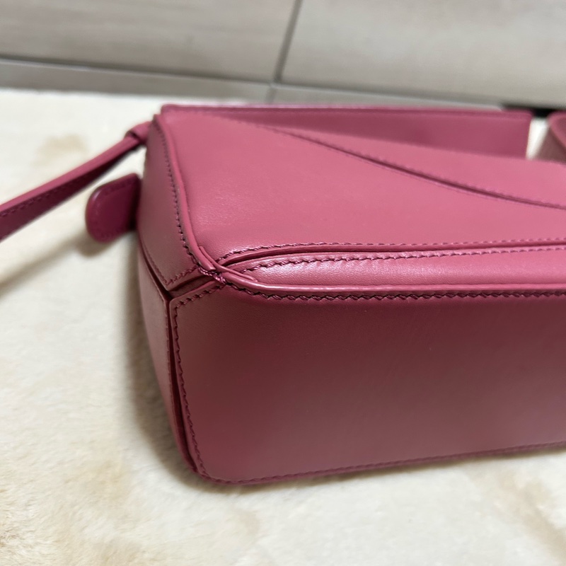 #近新 LOEWE 羅威 mini Puzzle 緞面小牛皮mini 肩背手提包(玫粉色)-6