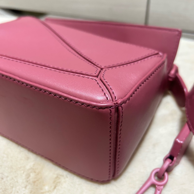 #近新 LOEWE 羅威 mini Puzzle 緞面小牛皮mini 肩背手提包(玫粉色)-7
