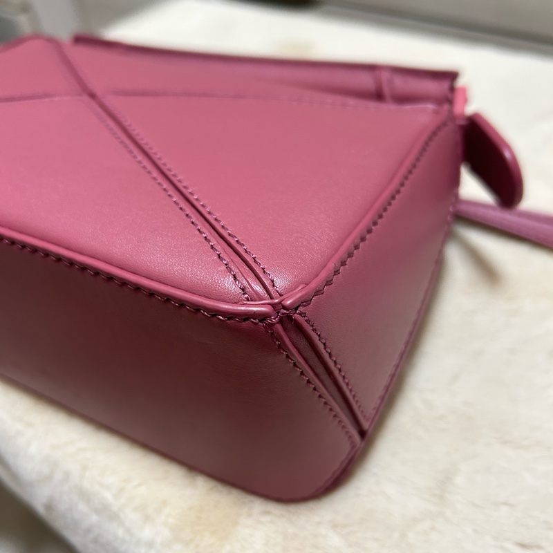 #近新 LOEWE 羅威 mini Puzzle 緞面小牛皮mini 肩背手提包(玫粉色)-8