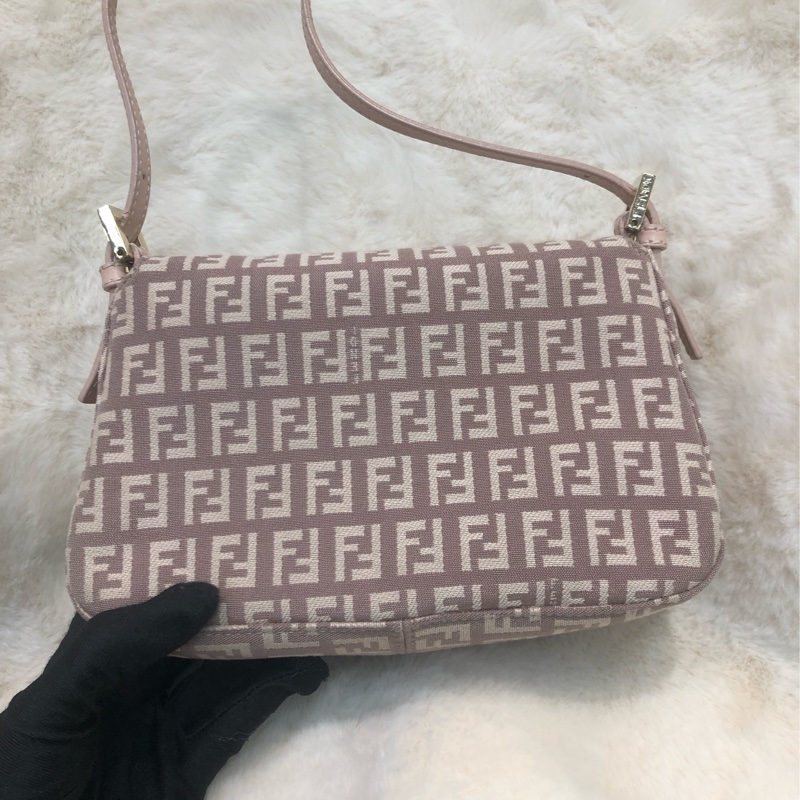 FENDI 淡粉色法棍方伴手袋 XC119-1