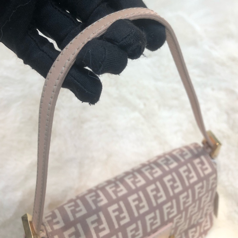 FENDI 淡粉色法棍方伴手袋 XC119-5