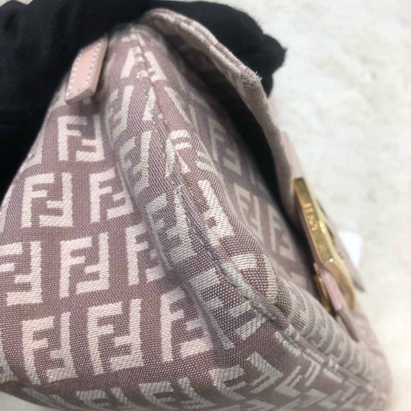 FENDI 淡粉色法棍方伴手袋 XC119-7