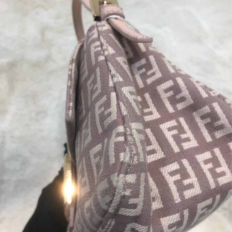FENDI 淡粉色法棍方伴手袋 XC119-8