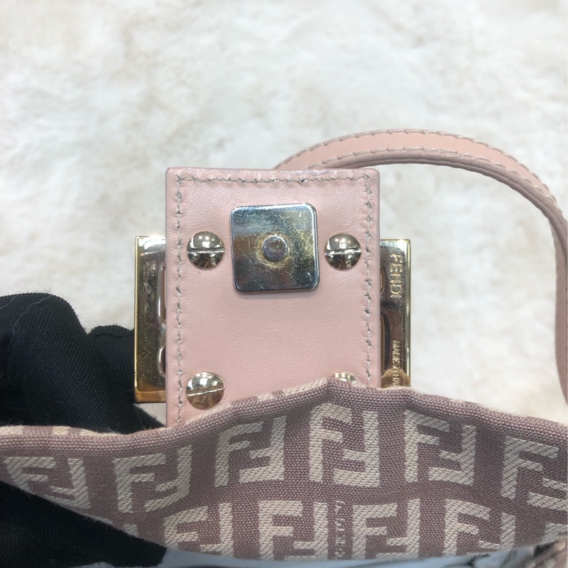 FENDI 淡粉色法棍方伴手袋 XC119-12