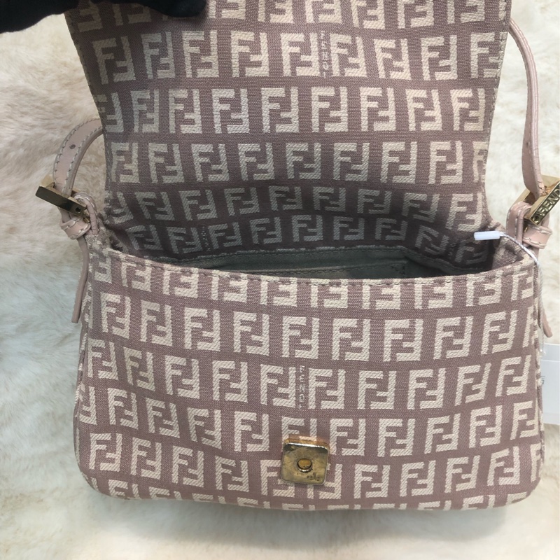 FENDI 淡粉色法棍方伴手袋 XC119-16