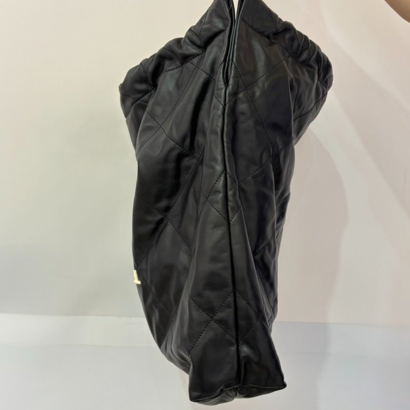 CHANEL黑牛皮白字22 Bag-大-2