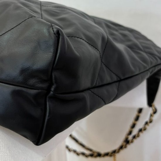 CHANEL黑牛皮白字22 Bag-大-6
