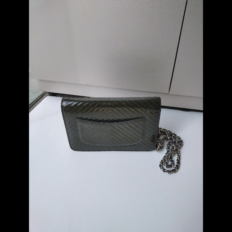 Chanel 銀鍊灰藍漆皮V格鍊帶小包 WOC-1