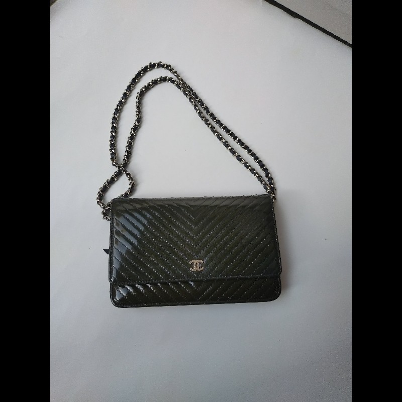 Chanel 銀鍊灰藍漆皮V格鍊帶小包 WOC-2