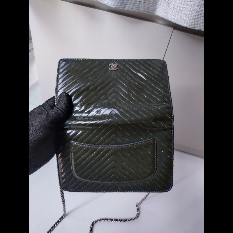 Chanel 銀鍊灰藍漆皮V格鍊帶小包 WOC-9