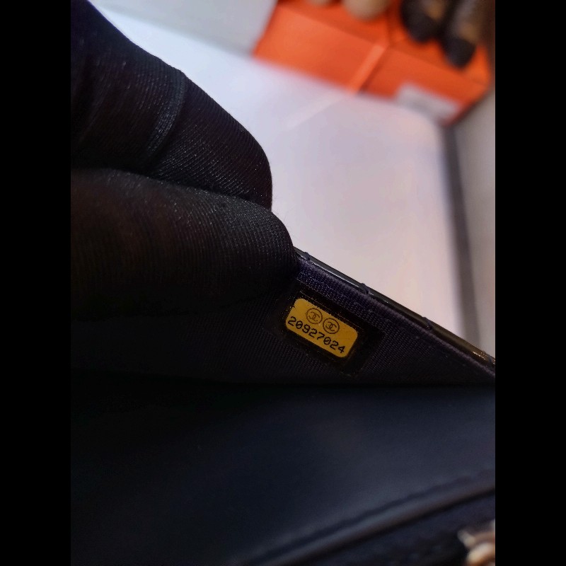 Chanel 銀鍊灰藍漆皮V格鍊帶小包 WOC-19