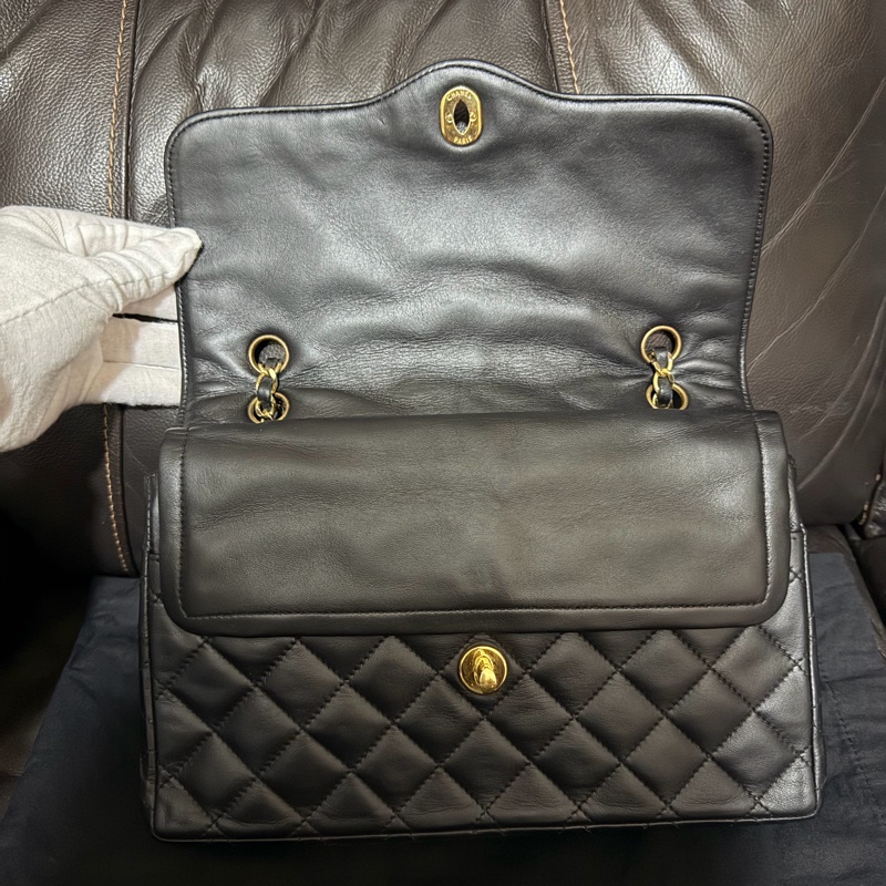 Chanel 中古巴黎限定鴛鴦金銀扣flap bag-5