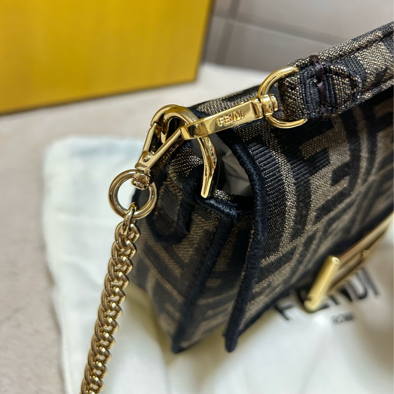 #大全配 附購證 FENDI 芬迪 棕色 花帆布 Mini Baguette 單肩包 兩用包 老花法棍包-3
