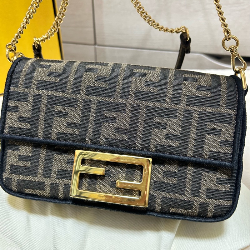 #大全配 附購證 FENDI 芬迪 棕色 花帆布 Mini Baguette 單肩包 兩用包 老花法棍包-5