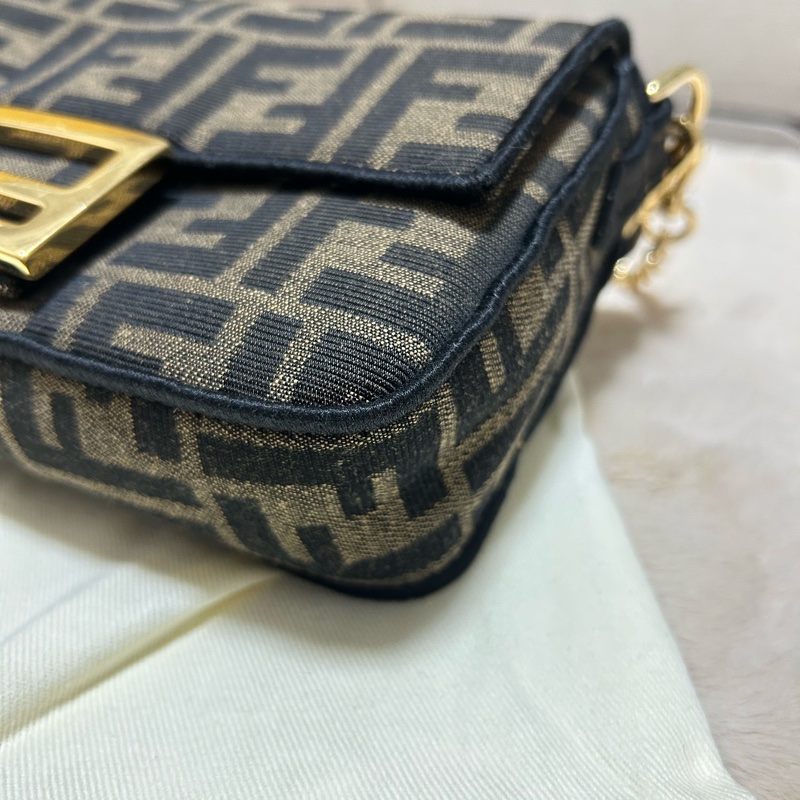 #大全配 附購證 FENDI 芬迪 棕色 花帆布 Mini Baguette 單肩包 兩用包 老花法棍包-7