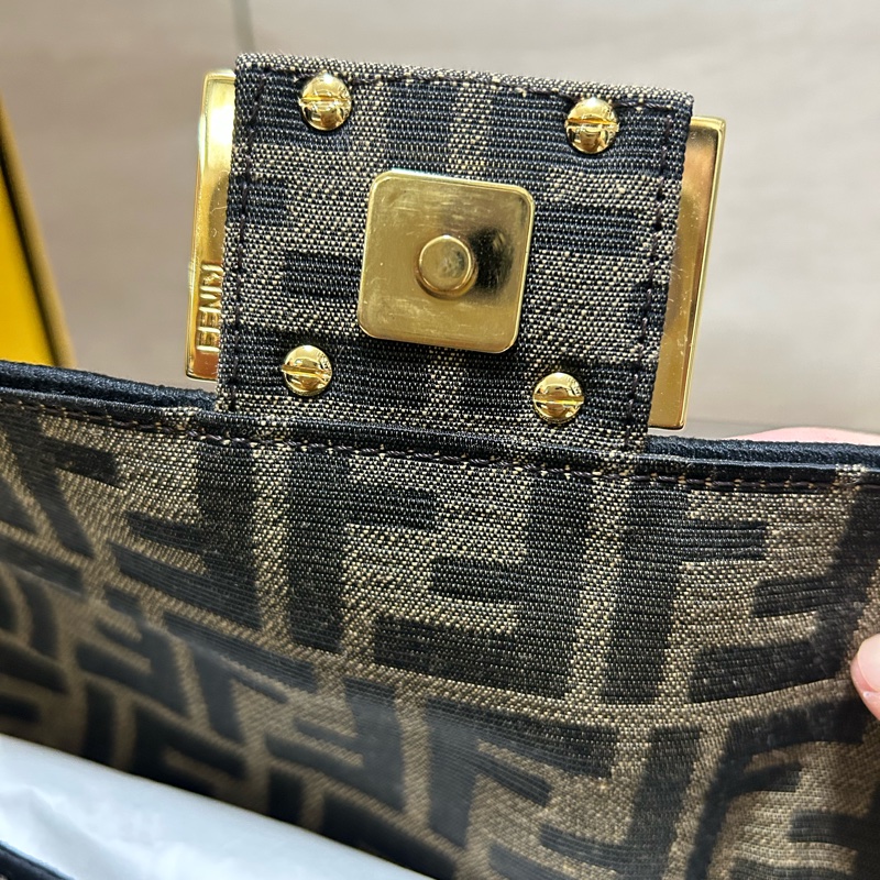 #大全配 附購證 FENDI 芬迪 棕色 花帆布 Mini Baguette 單肩包 兩用包 老花法棍包-16