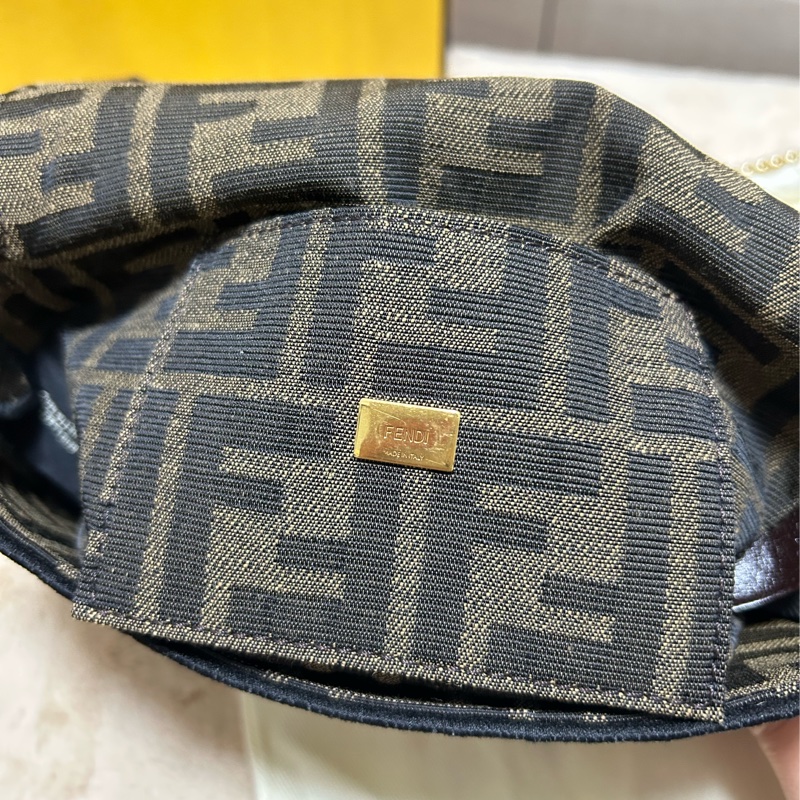 #大全配 附購證 FENDI 芬迪 棕色 花帆布 Mini Baguette 單肩包 兩用包 老花法棍包-18